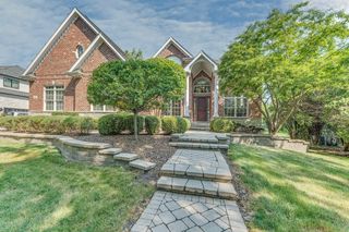 1013 Royal Bombay Ct, Naperville, IL 60563