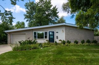 872 Virginia Rd, Highland Park, IL 60035
