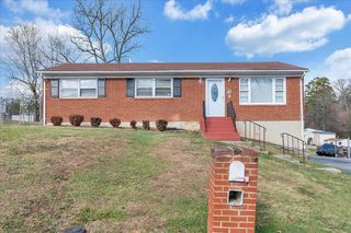 2074 Fairhope Rd NW, Roanoke, VA 24017