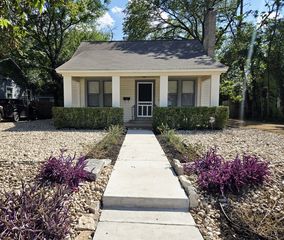 1007 E  38th 1/2 St, Austin, TX 78751