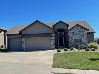 9111 N  Cypress Ave, Kansas City, MO 64156