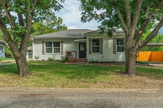 1210 Earl St, Commerce, TX 75428