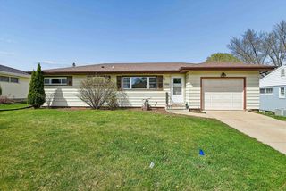 1904 2nd Ave NW, Waverly, IA 50677