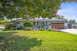 3 Flamingo Dr, Rochester, NY 14624