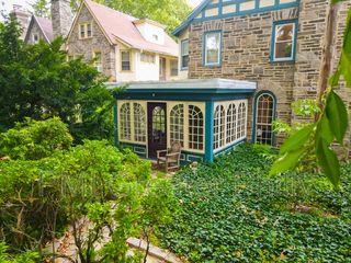 7127 Lincoln Dr, Philadelphia, PA 19119