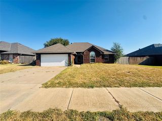 2821 SE 90th St, Moore, OK 73160