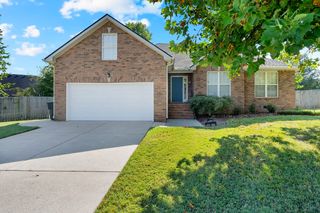 2702 Comer Dr, Murfreesboro, TN 37128