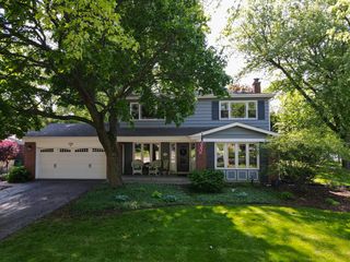 2501 Cherry Ln, Northbrook, IL 60062
