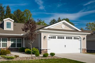 8156 Roslyn Hl #1984H, Lansing, MI 48917