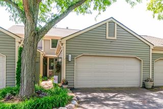 525 White Oak Ln #26525, Lake Barrington, IL 60010