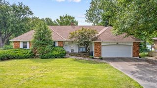 11101 Greenbrier Ln, Kansas City, MO 64137