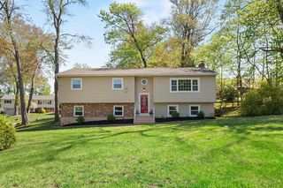 2 Candlewood Court, New City, NY 10956