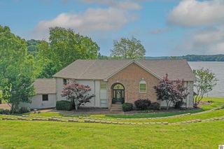 1335 Circle Crest Dr, Eddyville, KY 42038