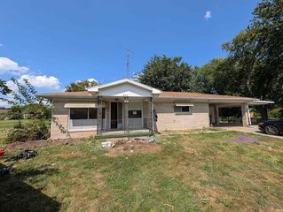 260 W  Prairie St, Lyons, IN 47443