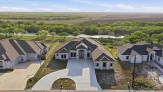 4033 Ranch Lake Dr, Corpus Christi, TX 78413