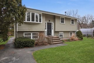 1 Joanne Rd, Burlington, MA 01803