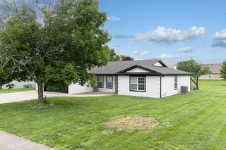 614 Myers Dr, Tonganoxie, KS 66086