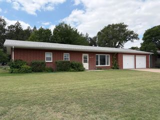 107 Cay Ave, Meade, KS 67864
