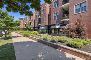 6451 Clayton Rd #208, Saint Louis, MO 63117
