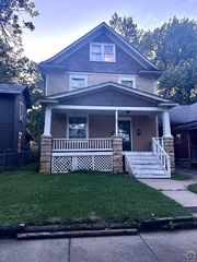227 SW Taylor St, Topeka, KS 66603