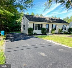 104 Chestnut St, Hebron, MD 21830