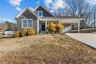 122 Meadow Stone Ln, Mount Airy, NC 27030