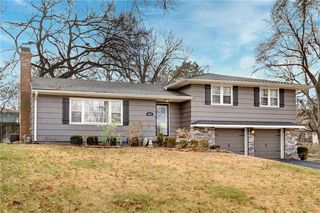 6817 W  65th Ter, Overland Park, KS 66202