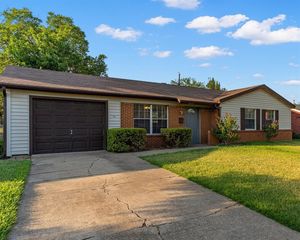 2117 Anderson St, Irving, TX 75062