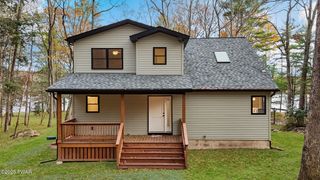 104 Maple Park Dr, Shohola, PA 18458