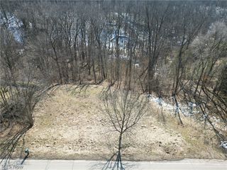 6579 Hathaway Rd, Valley View, OH 44125