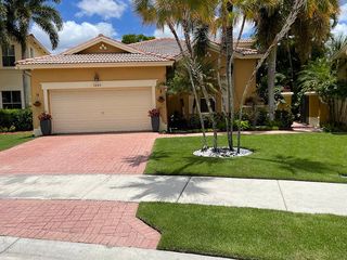 5845 NW 121st Ter, Coral Springs, FL 33076