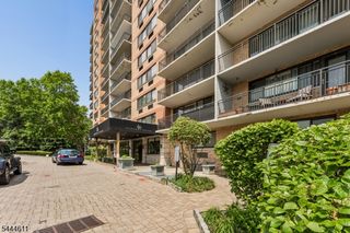 60 Parkway Dr, East Orange, NJ 07017