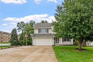 5670 Twin Circle Dr, Pleasant Hill, IA 50327