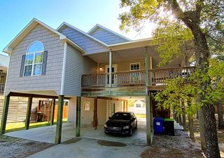 122 NE 5th St, Oak Island, NC 28465