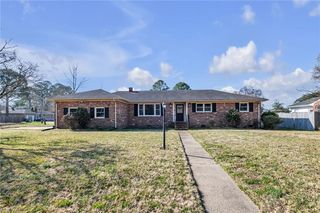 524 Summit Ridge Dr, Chesapeake, VA 23322