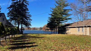 32240 Orchard Dr, Dowagiac, MI 49047