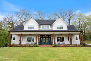 2848 Cypress Lake Dr S, Olive Branch, MS 38654