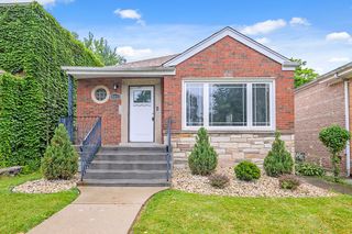 8811 S  Bennett Ave, Chicago, IL 60617