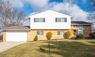 4780 Woodbury Hills Dr, Parma, OH 44134