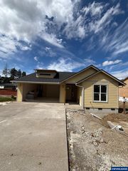 9275 Fellowship Ave NE, Salem, OR 97305