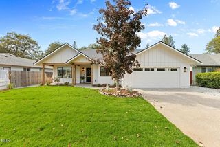 335 Yew Wood Dr, Shady Cove, OR 97539
