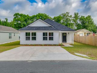 58 Brewster Rd, Crawfordville, FL 32327