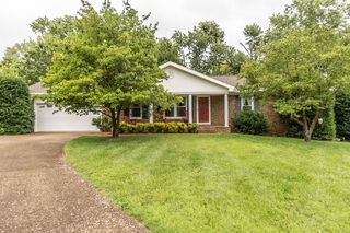302 Springmont Dr, Hopkinsville, KY 42240