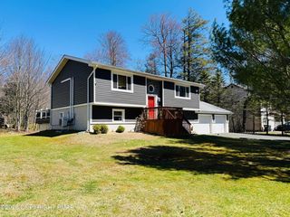 6385 Cherokee Trl, Tobyhanna, PA 18466