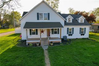 105 Carpenter St, Oakwood, IL 61858