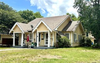 803 Elm St, Seguin, TX 78155