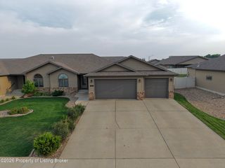 1392 6th St E, Dickinson, ND 58601