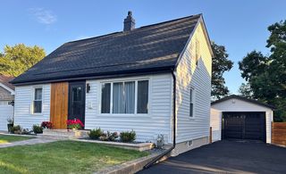 4 Ridge Rd, Lemont, IL 60439