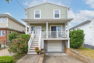 19 Graywood Road, Port Washington, NY 11050