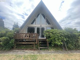 92862 Garden Ln, Coos Bay, OR 97420